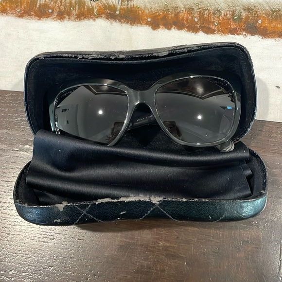 Gorgeous Chanel Sunglasses 🕶️ - Picture 12 of 14